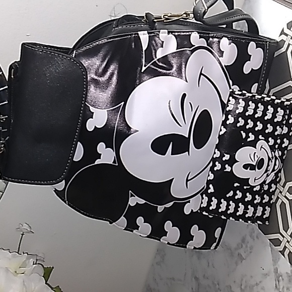 Pretty backpack set🤍🖤🎒 - Picture 3 of 15